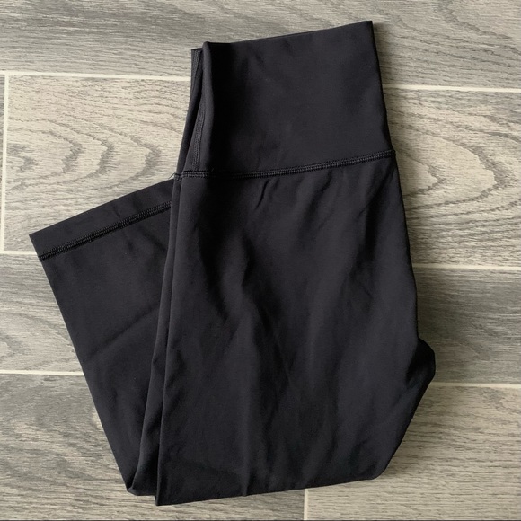 Lululemon Wunder Under Crop - Picture 3 of 5